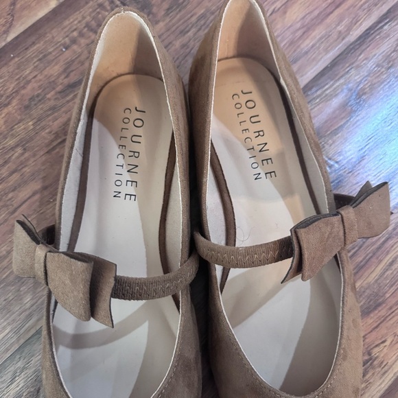 Journee Collection Women's Brown Flats with Bow size 7.5 - Picture 5 of 6